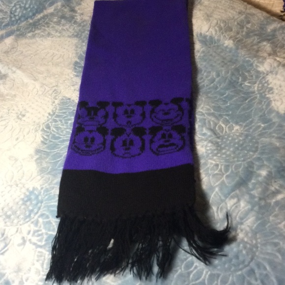 Disney’s Mickey Mouse Knitted Scarf and Glove Set - Vintage - Picture 3 of 4